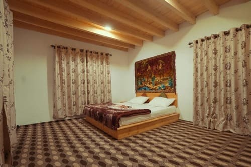 Traditional guest house in Gulmit Hunza 500x332 1